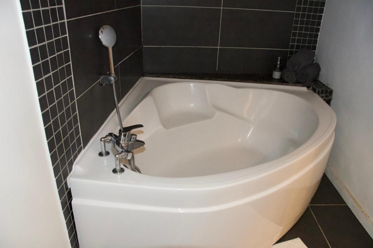 La Villa De Lea - Wifi - 5 Personnes - Intramuros Avignon Exteriör bild